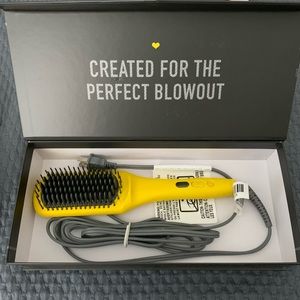 Dry Bar Brush Crush heated straightening brush